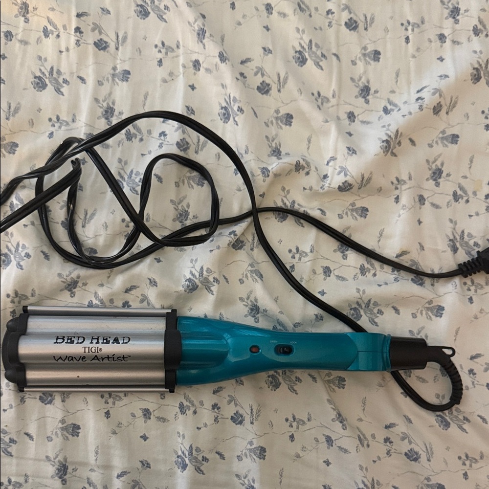 bed head beach wave iron, used a couple times, still works amazing